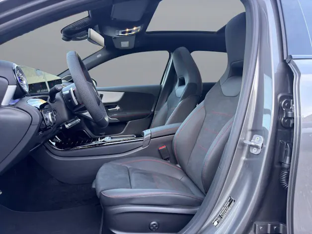 MERCEDES-BENZ A 220 AMG Line 4matic