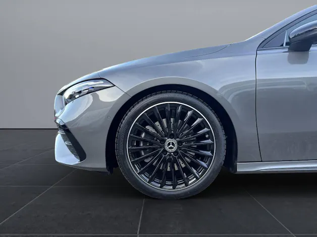 MERCEDES-BENZ A 220 AMG Line 4matic