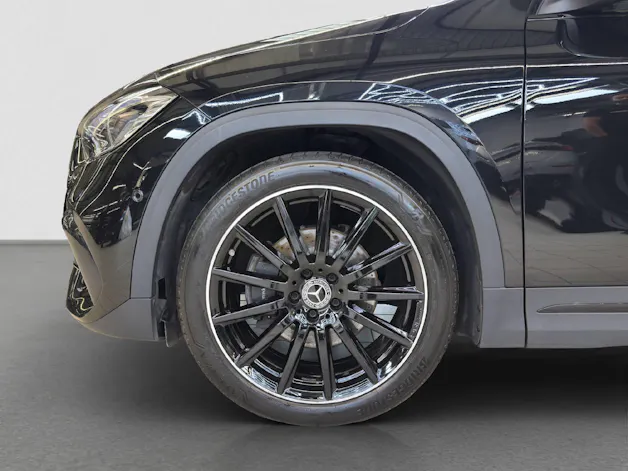 MERCEDES-BENZ GLA 220 d AMG Line 4MATIC