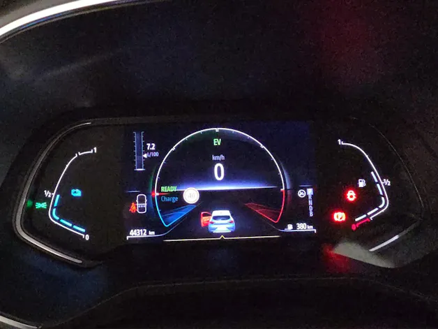 RENAULT Clio 1.6 E-Tech Zen