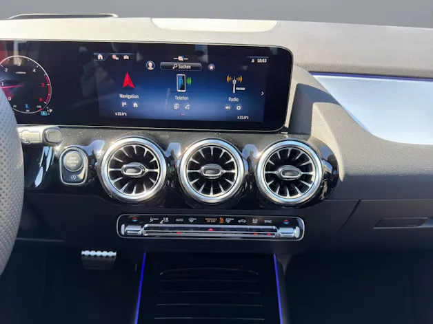 MERCEDES-BENZ GLA 220 d AMG Line 4matic