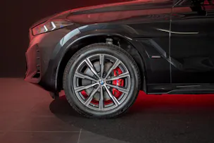 BMW X6 M60i M Sport Pro / Panorama-Glasdach / Bowers&Wilkins / 360°Kamera