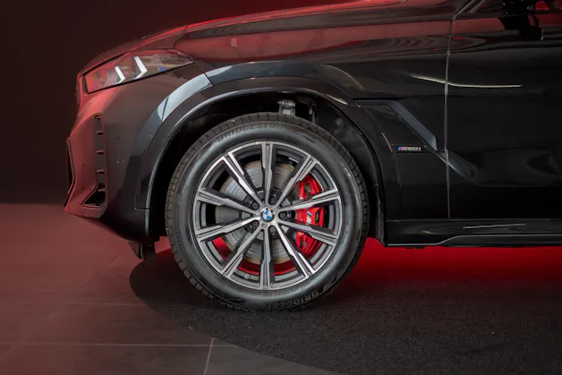 BMW X6 M60i M Sport Pro / Panorama-Glasdach / Bowers&Wilkins / 360°Kamera