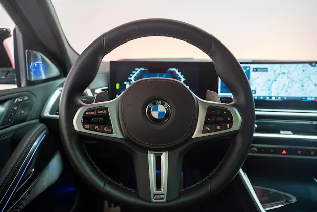 BMW X6 M60i M Sport Pro / Panorama-Glasdach / Bowers&Wilkins / 360°Kamera