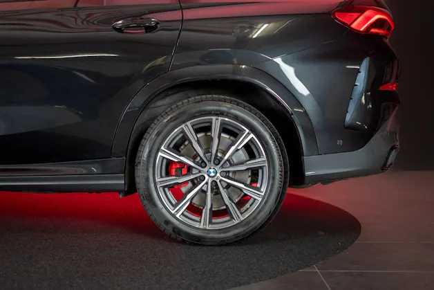 BMW X6 M60i M Sport Pro / Panorama-Glasdach / Bowers&Wilkins / 360°Kamera