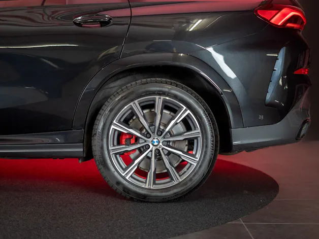 BMW X6 M60i M Sport Pro / Panorama-Glasdach / Bowers&Wilkins / 360°Kamera