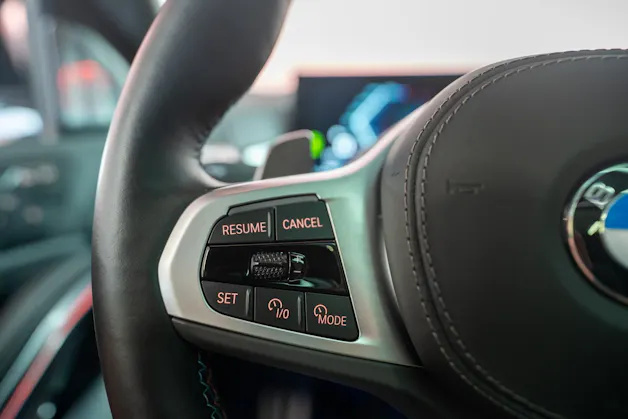 BMW X6 M60i M Sport Pro / Panorama-Glasdach / Bowers&Wilkins / 360°Kamera