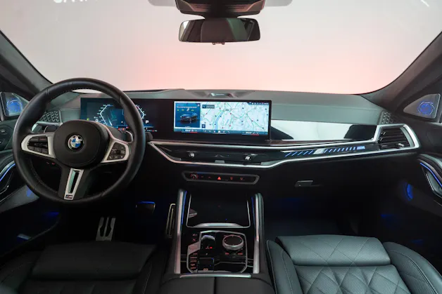 BMW X6 M60i M Sport Pro / Panorama-Glasdach / Bowers&Wilkins / 360°Kamera