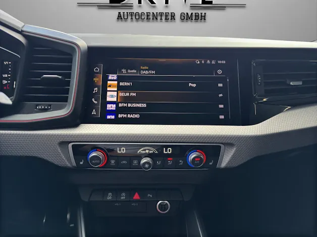 AUDI A1 Sportback 30 TFSI Attraction S-tronic *Rückfahrkamera*Sitzheizung*S-Line Paket uvm*