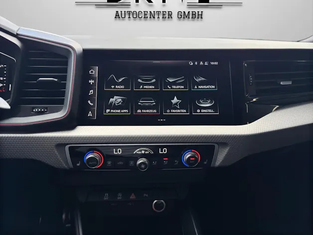 AUDI A1 Sportback 30 TFSI Attraction S-tronic *Rückfahrkamera*Sitzheizung*S-Line Paket uvm*