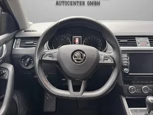 SKODA Octavia Combi 2.0 TDI Elegance DSG