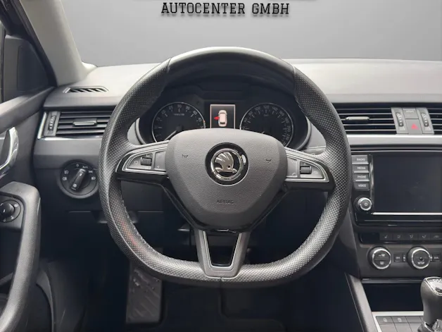 SKODA Octavia Combi 2.0 TDI Elegance DSG