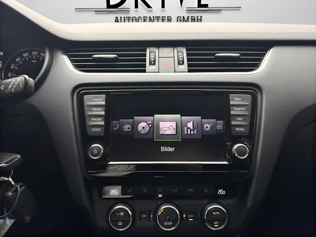 SKODA Octavia Combi 2.0 TDI Elegance DSG