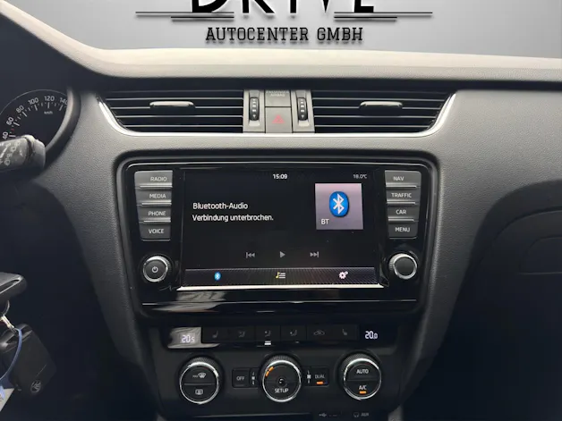 SKODA Octavia Combi 2.0 TDI Elegance DSG