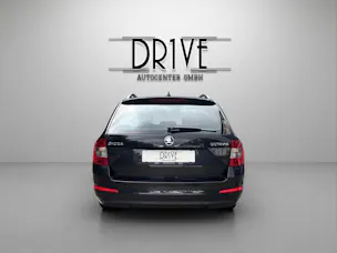 SKODA Octavia Combi 2.0 TDI Elegance DSG