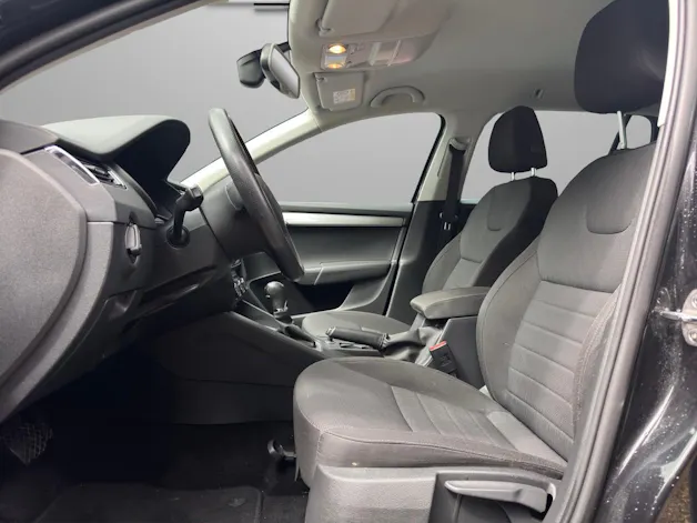 SKODA Octavia Combi 2.0 TDI Elegance DSG