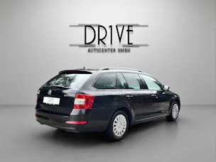 SKODA Octavia Combi 2.0 TDI Elegance DSG