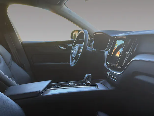 VOLVO XC60 B5 Benzin Mild Hybrid AWD Plus Dark Geartronic