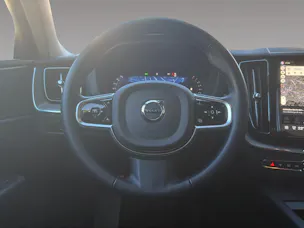 VOLVO XC60 B5 Benzin Mild Hybrid AWD Plus Dark Geartronic