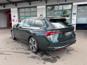 SKODA Octavia Combi 2.0 TSI DSG RS 30 Years Edition