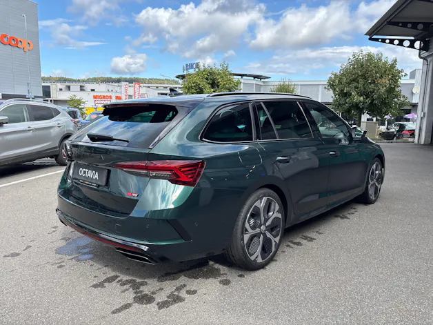 SKODA Octavia Combi 2.0 TSI DSG RS 30 Years Edition