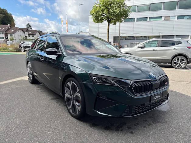 SKODA Octavia Combi 2.0 TSI DSG RS 30 Years Edition