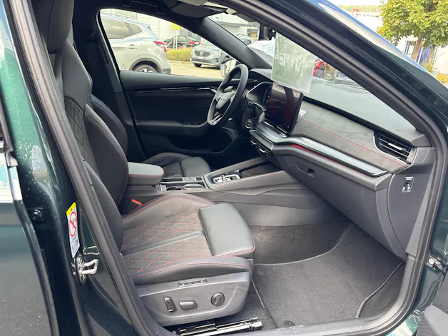 SKODA Octavia Combi 2.0 TSI DSG RS 30 Years Edition
