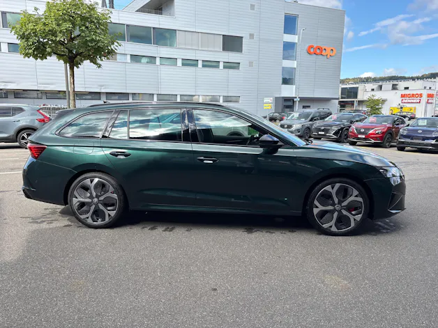 SKODA Octavia Combi 2.0 TSI DSG RS 30 Years Edition