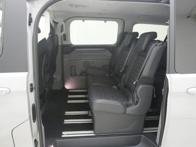 FORD Tourneo Custom L1 2.5 Plug-in-Hybrid Titanium X