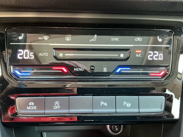 VW Touran Highline *** VOLLAUSSTATTUNG MIT VW GARANTIE BIS 2029 !!! ***