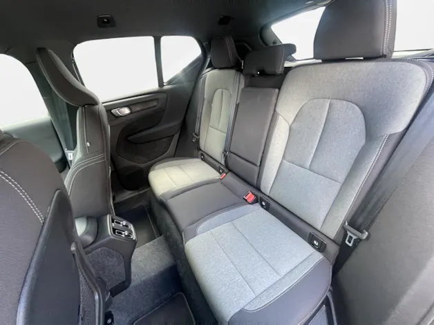 VOLVO XC40 B3 Benzin Mild Hybrid Plus Dark DCT