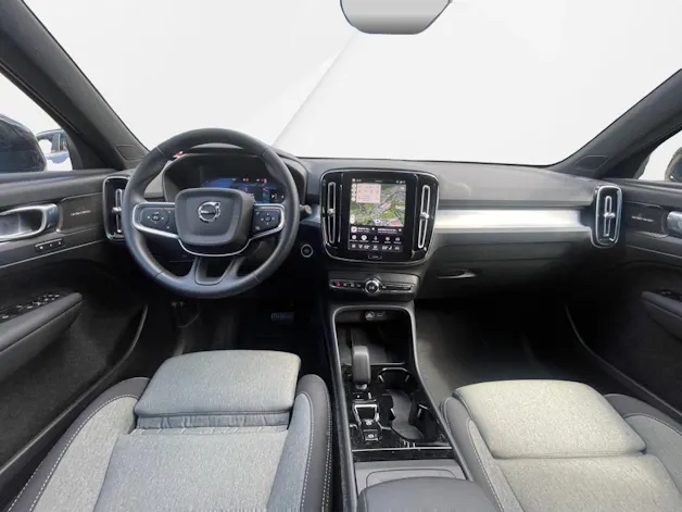 VOLVO XC40 B3 Benzin Mild Hybrid Plus Dark DCT