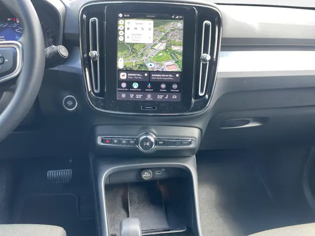 VOLVO XC40 B3 Benzin Mild Hybrid Plus Dark DCT