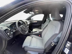 VOLVO XC40 B3 Benzin Mild Hybrid Plus Dark DCT