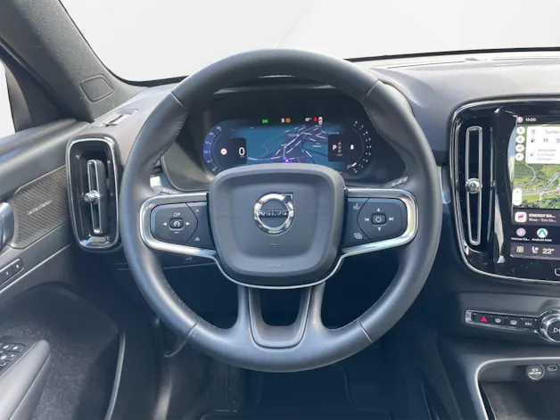 VOLVO XC40 B3 Benzin Mild Hybrid Plus Dark DCT