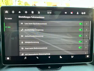 SKODA Kodiaq 2.0 TSI 265 PS 4x4 RS *** TOP AUSSTATTUNG MIT HEAD UP DISPLAY & ANHÄNGERKUPPLUNG ***
