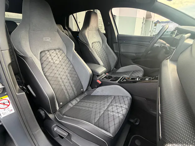 VW Golf 1.5 eTSI mHEV ACT R-Line 75 Edition DSG