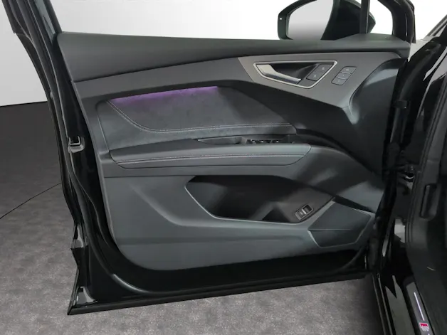 AUDI Q4 e-tron SUV quattro performance