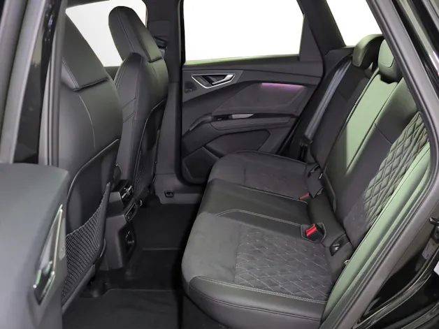 AUDI Q4 e-tron SUV quattro performance