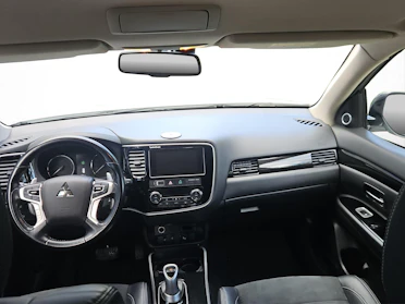 MITSUBISHI OUTLANDER 6