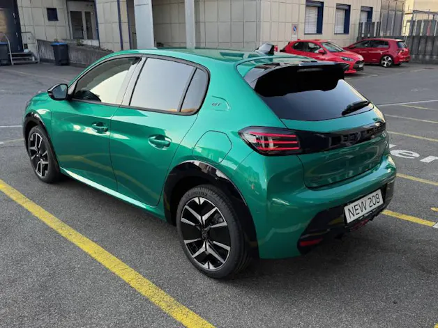 PEUGEOT 208 1.2 Hybrid 145 GT Exclusive