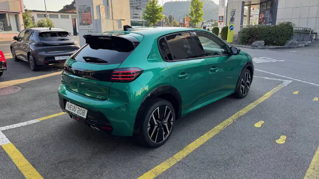 PEUGEOT 208 1.2 Hybrid 145 GT Exclusive