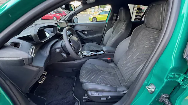 PEUGEOT 208 1.2 Hybrid 145 GT Exclusive