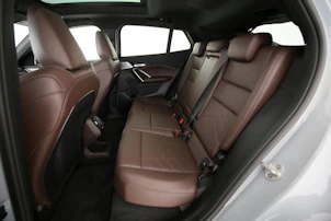 immagine del veicolo BMW iX2 30 xDrive - FAHRSCHULWAGEN - VOITURE D'AUTO-ECOLE - AUTO DELLA SCUOLA GUIDA