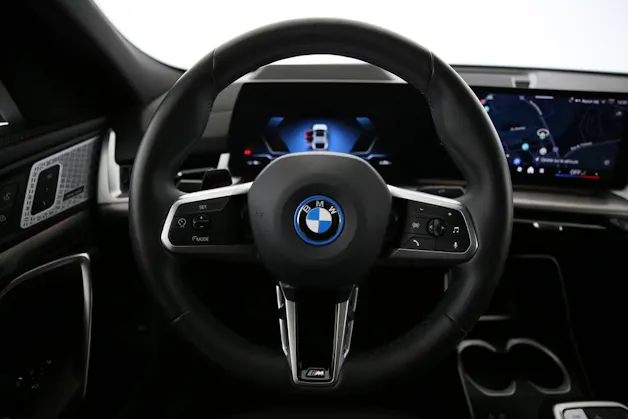 BMW iX2 30 xDrive - FAHRSCHULWAGEN - VOITURE D'AUTO-ECOLE - AUTO DELLA SCUOLA GUIDA