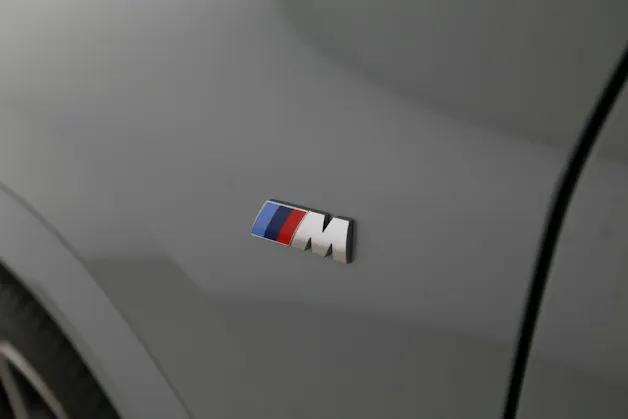 BMW iX2 30 xDrive - FAHRSCHULWAGEN - VOITURE D'AUTO-ECOLE - AUTO DELLA SCUOLA GUIDA