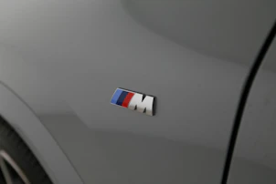 immagine del veicolo BMW iX2 30 xDrive - FAHRSCHULWAGEN - VOITURE D'AUTO-ECOLE - AUTO DELLA SCUOLA GUIDA
