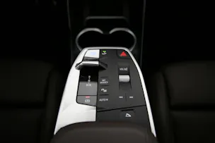 BMW iX2 30 xDrive - FAHRSCHULWAGEN - VOITURE D'AUTO-ECOLE - AUTO DELLA SCUOLA GUIDA