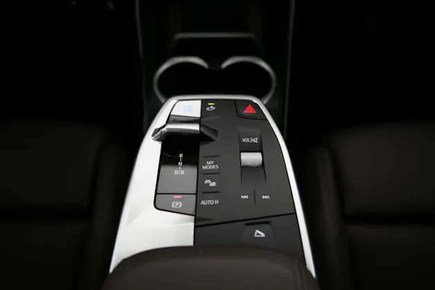 BMW iX2 30 xDrive - FAHRSCHULWAGEN - VOITURE D'AUTO-ECOLE - AUTO DELLA SCUOLA GUIDA