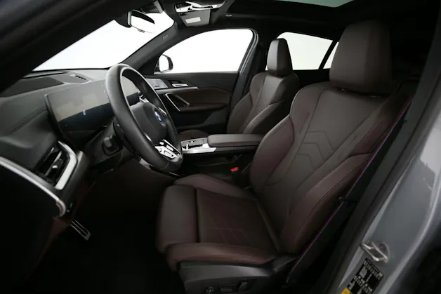 BMW iX2 30 xDrive - FAHRSCHULWAGEN - VOITURE D'AUTO-ECOLE - AUTO DELLA SCUOLA GUIDA